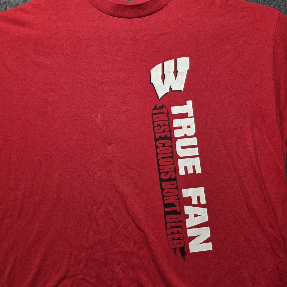 Wisconsin Badgers T-Shirt Men's 2XL Red True Fan These Colors Don't Bleed NCAA